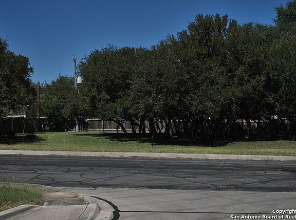3rd image of 2739 Woodline St