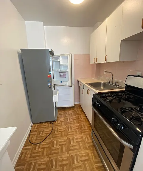 82nd St — Photo 3