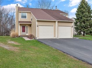 7457 Coachlight Ln, Liverpool, NY 13088