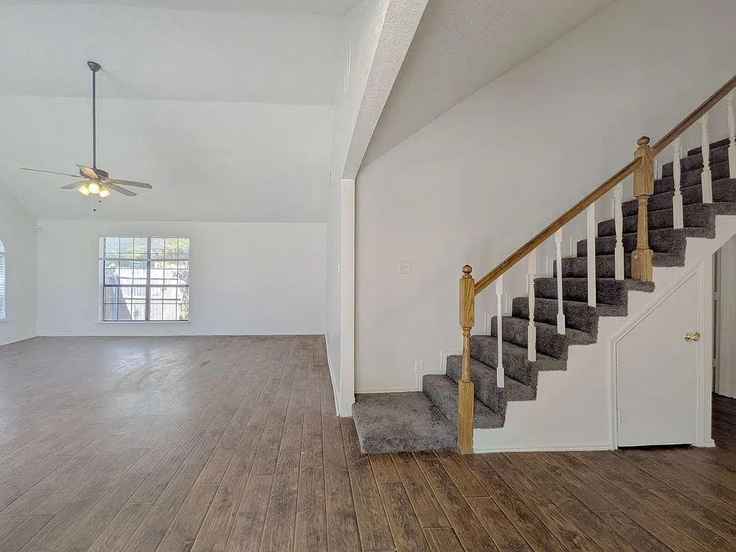 3 bed, 2.0 bath, 2149 sqft, $2,100 — Photo 4