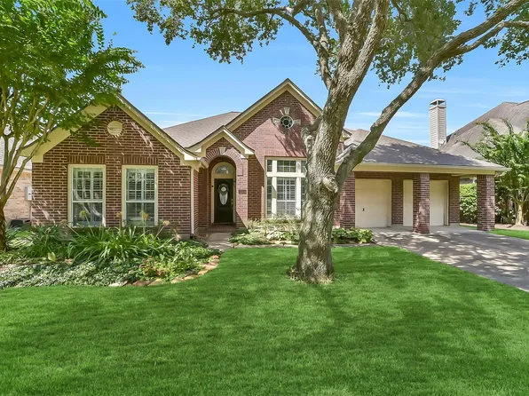 3105 Red Maple Dr, Friendswood, TX 77546