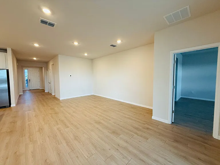 11937 Kingsley Trl — Photo 8