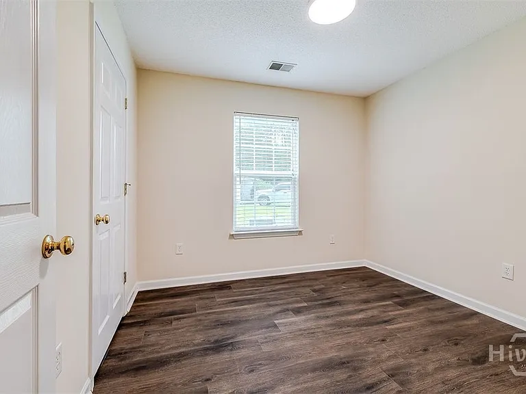 302 Shadowbrook Dr — Photo 22