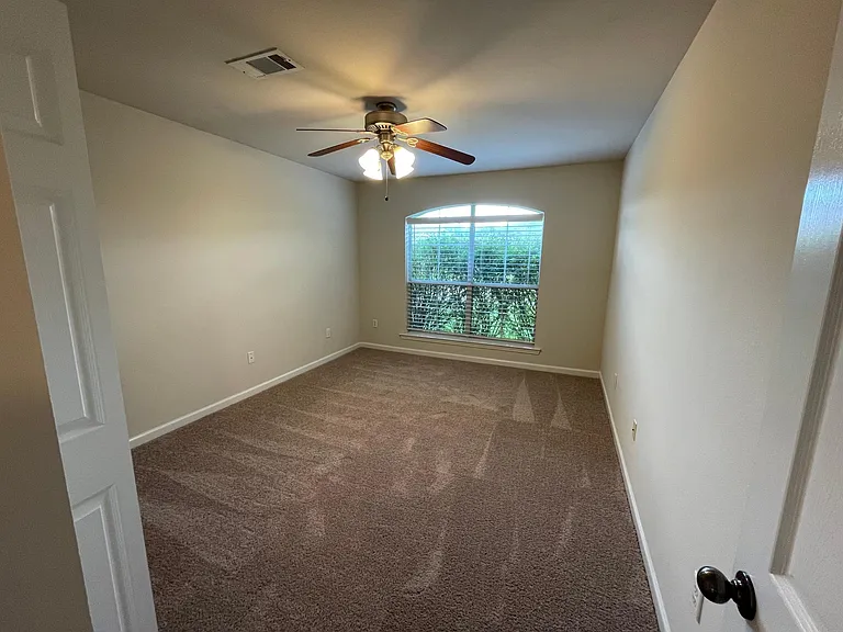 11327 Hampton Ct — Photo 13