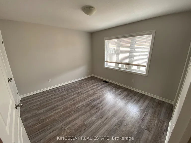 16 Kenridge Ter — Photo 12
