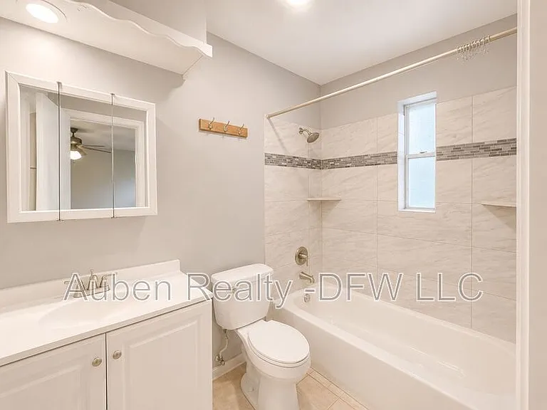 930 Lindy Ct — Photo 17