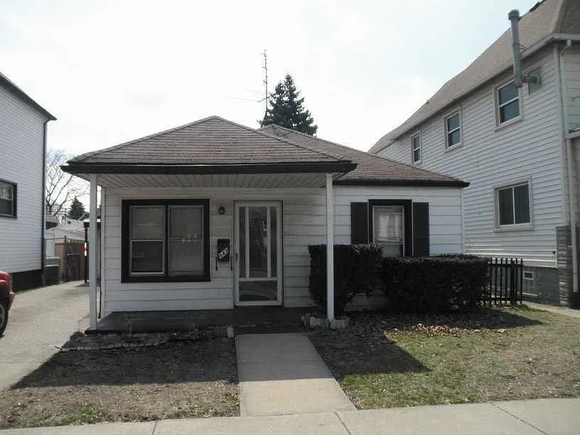 949 Coolidge Hwy photo 1