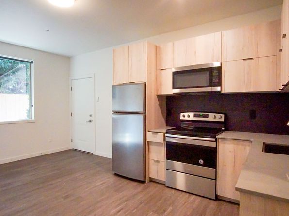 1616 SE Insley St #3