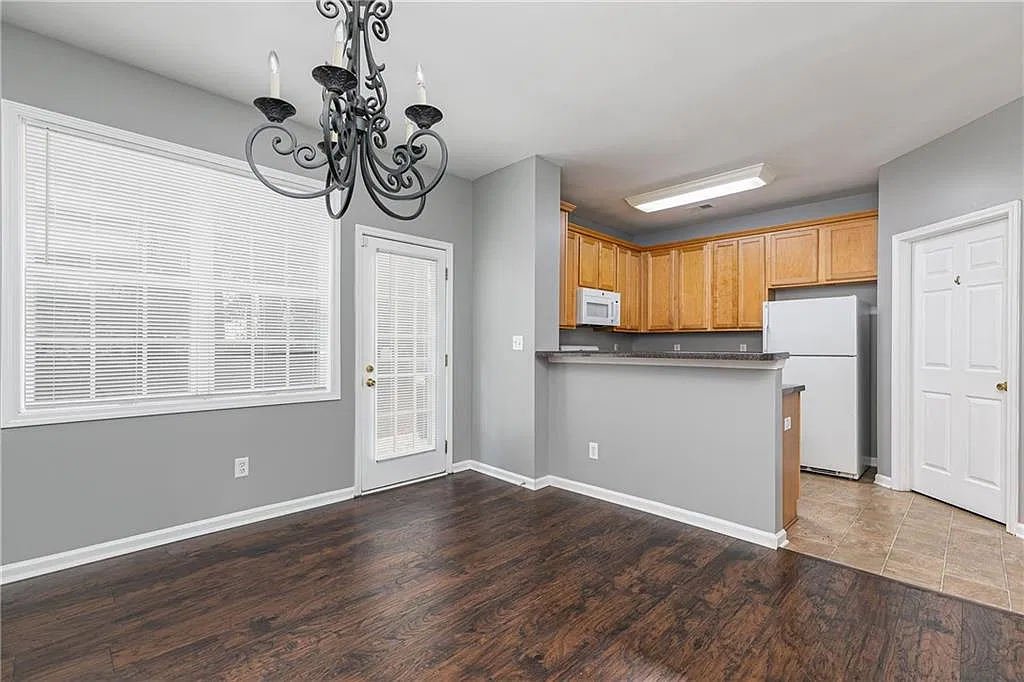 3 bed, 2.5 bath, 1672 sqft, $2,250 — Photo 3