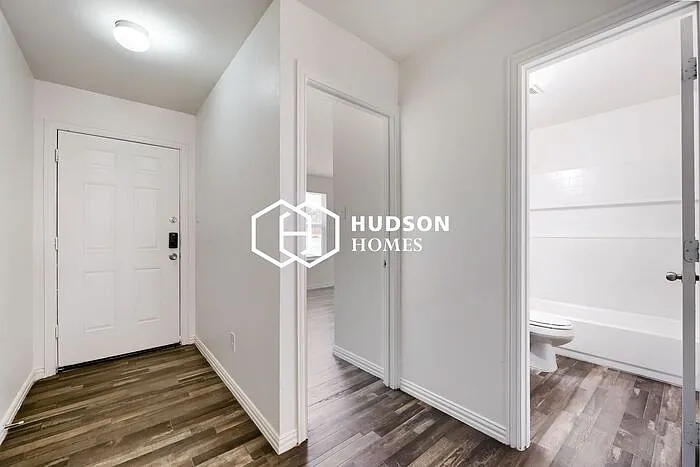 3 bed, 2.0 bath, 1045 sqft, $1,745 — Photo 4