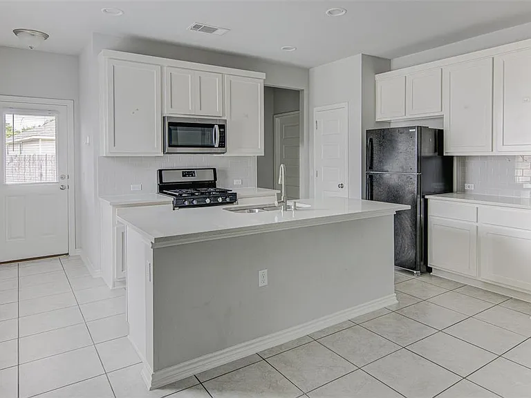 1311 Hazelton Cv — Photo 6