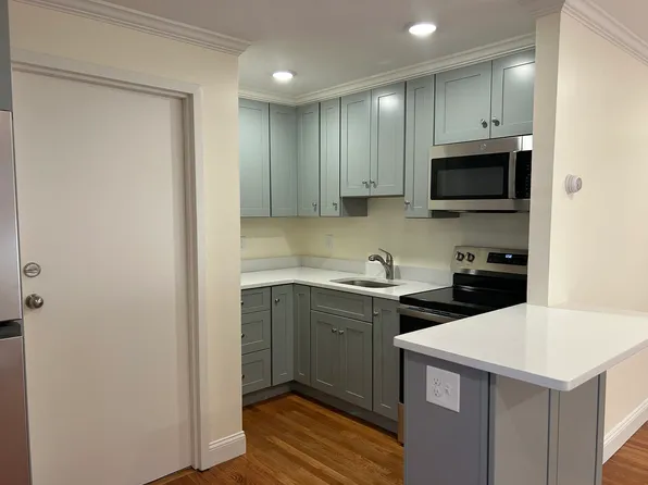 27C Minot St #27C, Reading, MA 01867