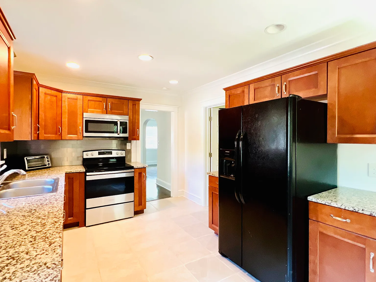 3 bed, 1.5 bath, 1512 sqft, $2,300 — Photo 3