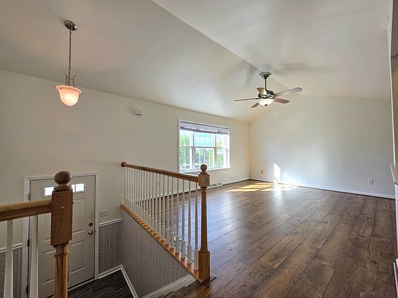 5th image of 521 Fox Ridge Ln