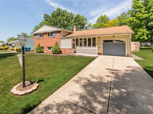 6647 Crenshaw Dr, Parma Heights, OH 44130