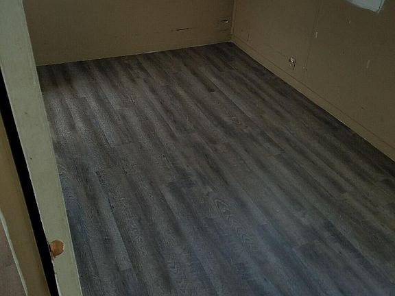 5th image of 1155 NE Railroad Street