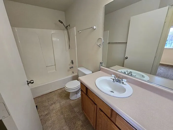 215 Meadowood Ct #A — Photo 12