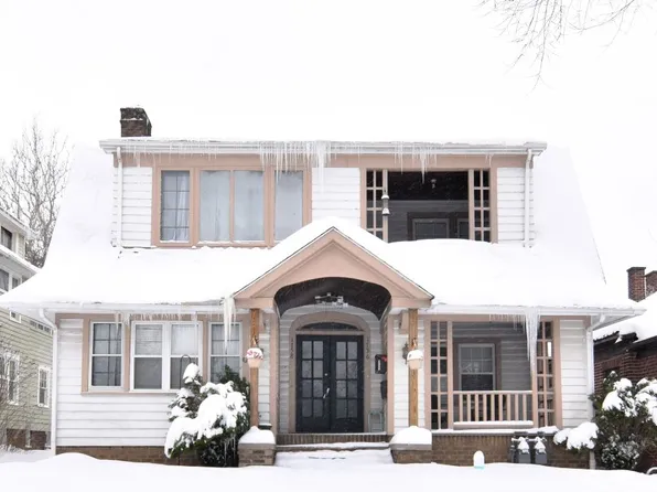 1758 Lee Rd, Cleveland, OH 44118