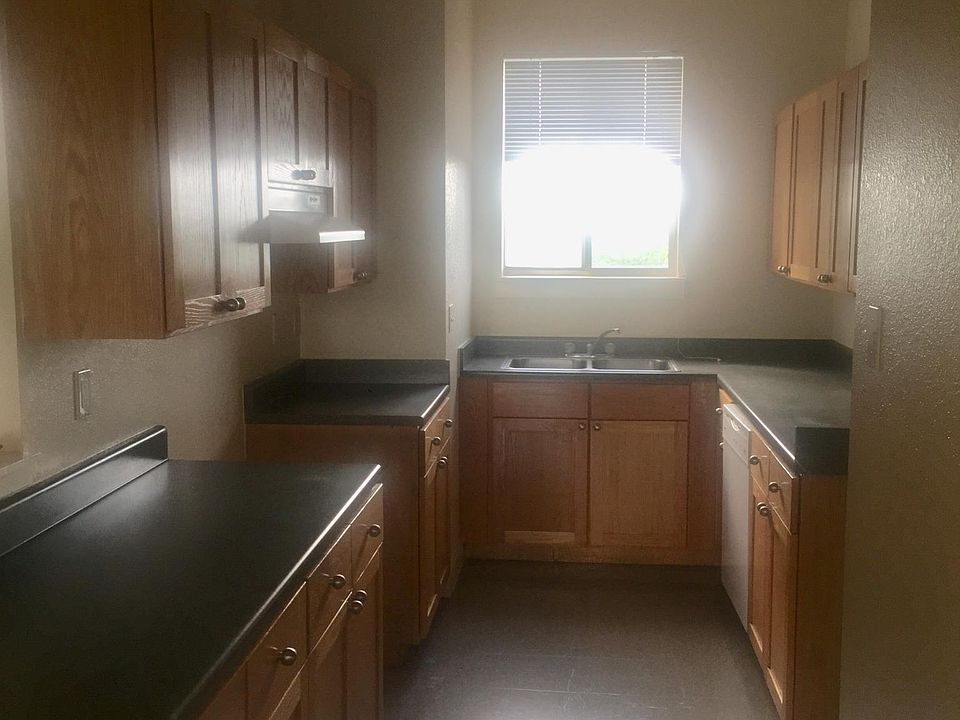 2nd image of 1720 Market St