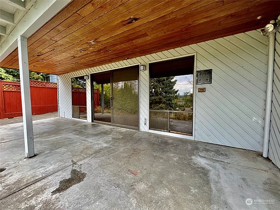 4th image of 641 N Summit Avenue