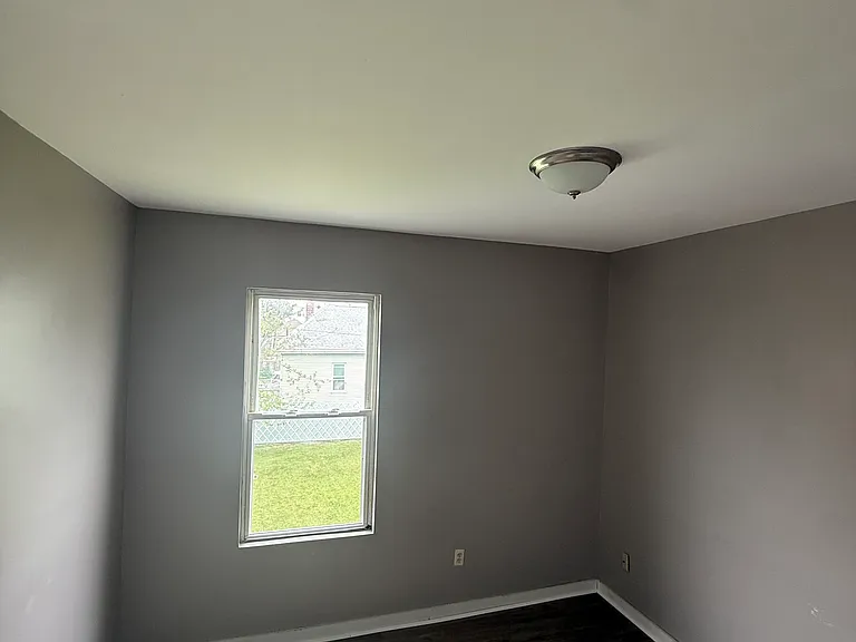 273-275 Rivet St #2E — Photo 8