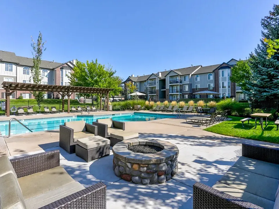 Sterling Pointe Apartments