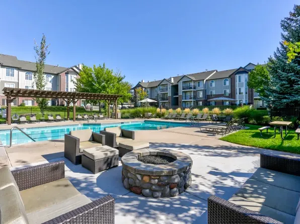 Sterling Pointe Apartments