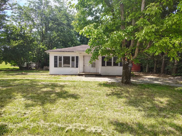 1736 Fairfield Rd, Westmoreland, TN 37186