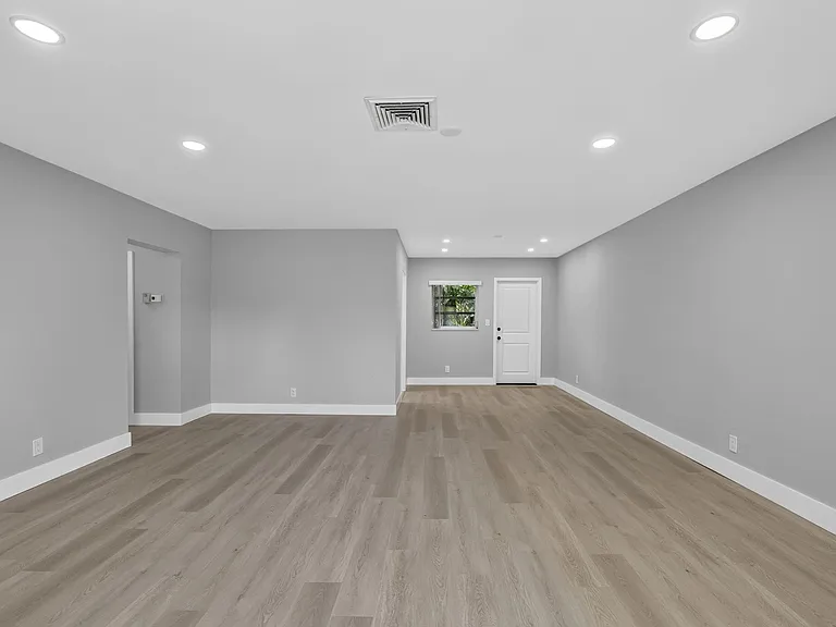 2755 NE 28th Ave #E2 — Photo 7