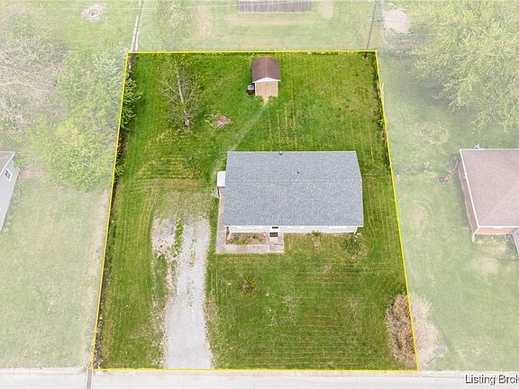 3rd image of 168 Sycamore South Drive