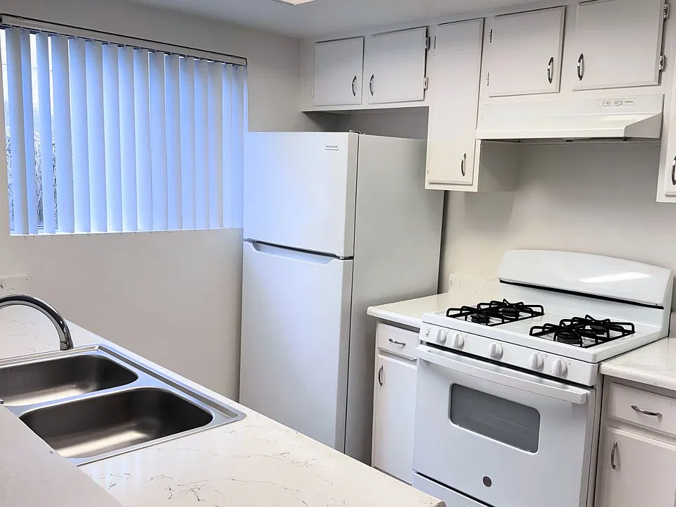 Leeward Apartments
