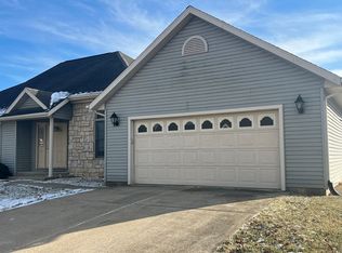 19315 Pinecrest Rd, Petersburg, IL 62675