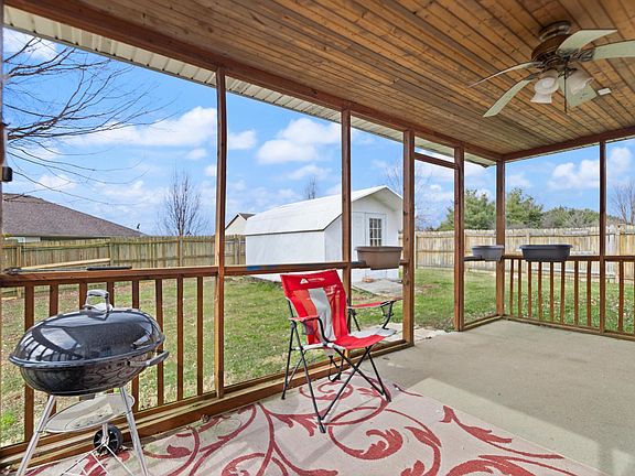 4th image of 225 Palm Hill Dr