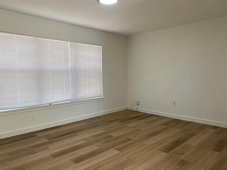 120 Weldon St — Photo 3