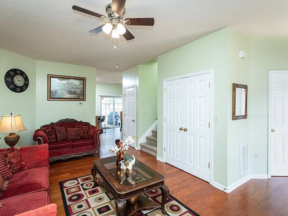 3rd image of 1147 Wellington Dr