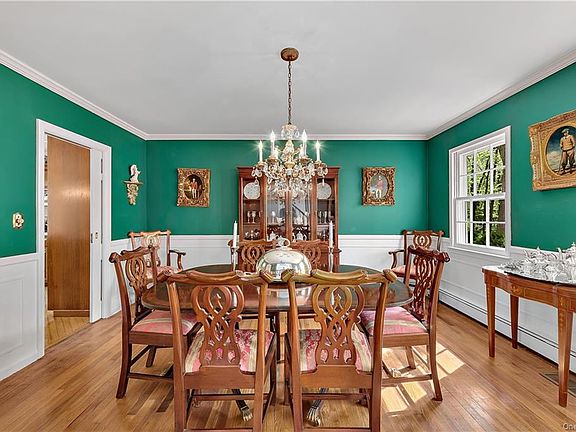 4th image of 41 Brook Farm Ln