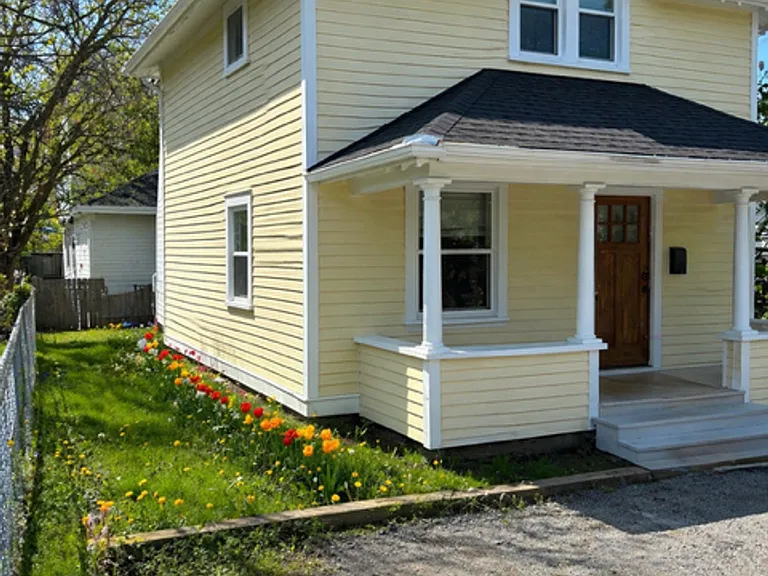 1247 Franklin St — Photo 1