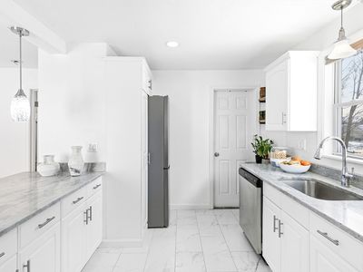 51 Sterling Rd, Brockton, MA, 02302