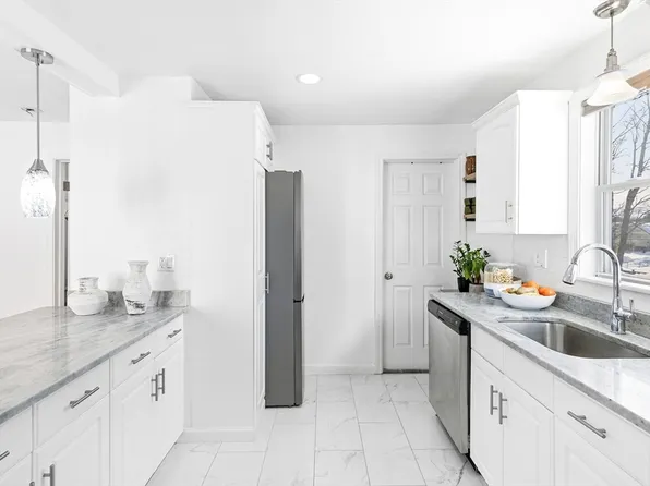 51 Sterling Rd, Brockton, MA 02302