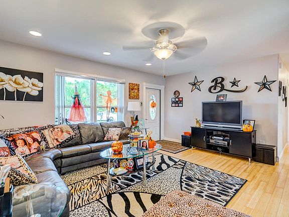 3rd image of 502 SE Crescent Ave
