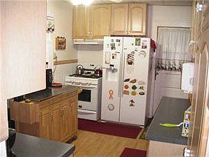 3rd image of 105 Trowbridge St