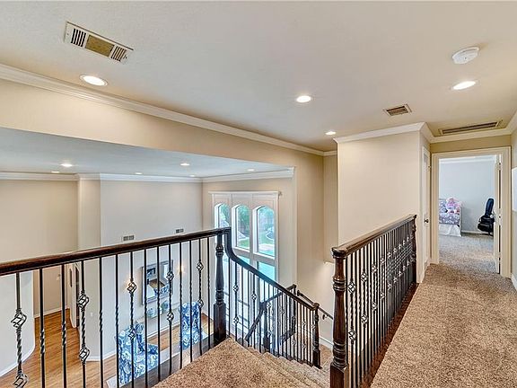 4th image of 705 Lorraine Dr