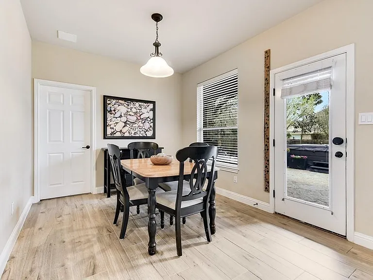 310 Glen Hollow St — Photo 9