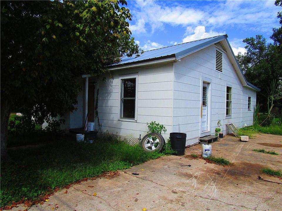 1st image of 412 Macarthur St
