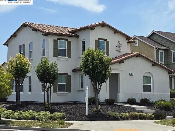 3rd image of 4003 Summit Dr