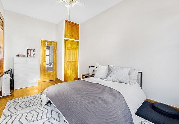 5th image of 47 W 68th St APT 4R