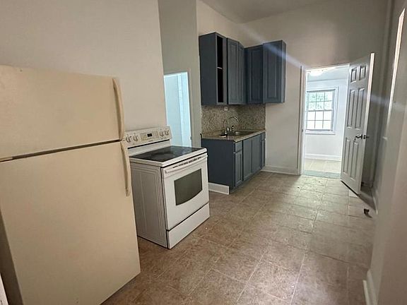 3rd image of 1319 Wakeling St