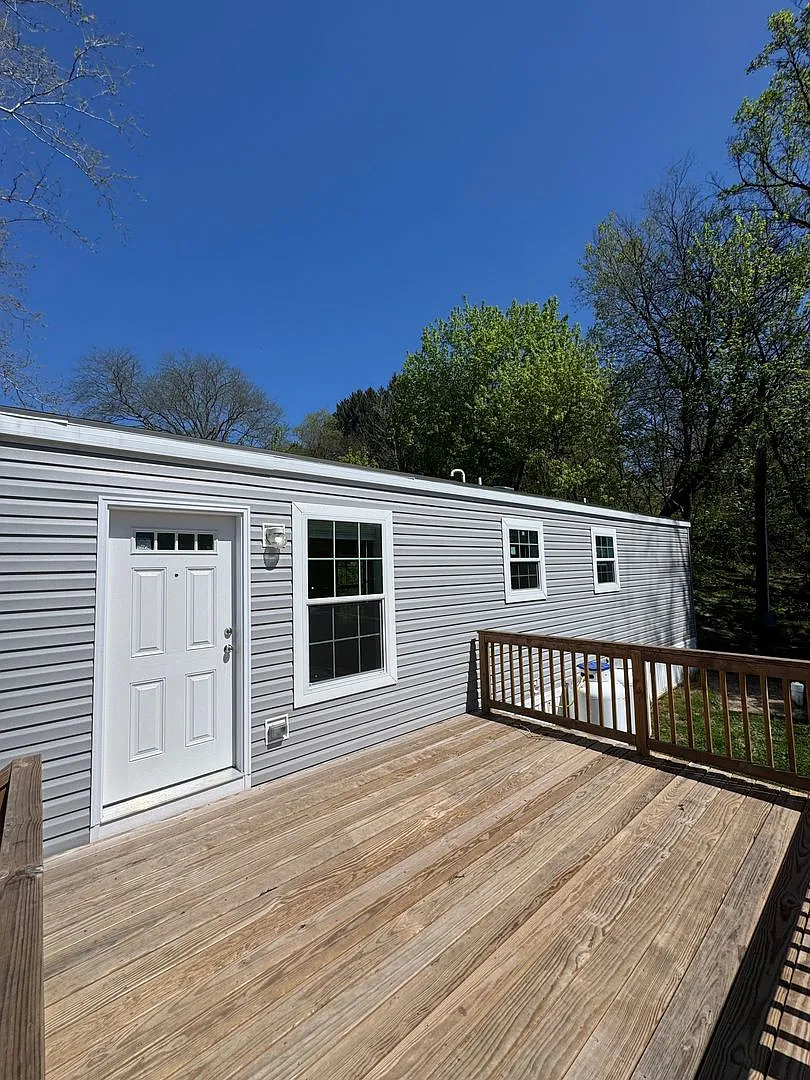 New 1 br tiny home with deck, laundry, parking, views — Photo 1