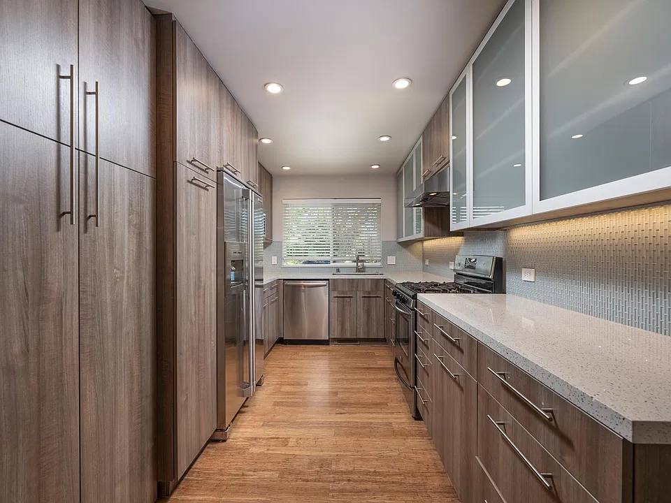 605 Highland Ave #4