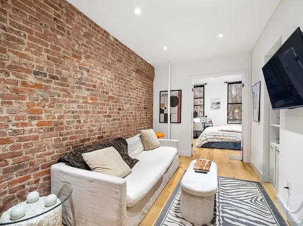 347 E 5th St #1A, New York, NY 10003
